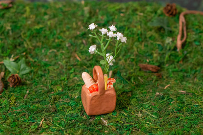 Tiny Picnic Basket (A)