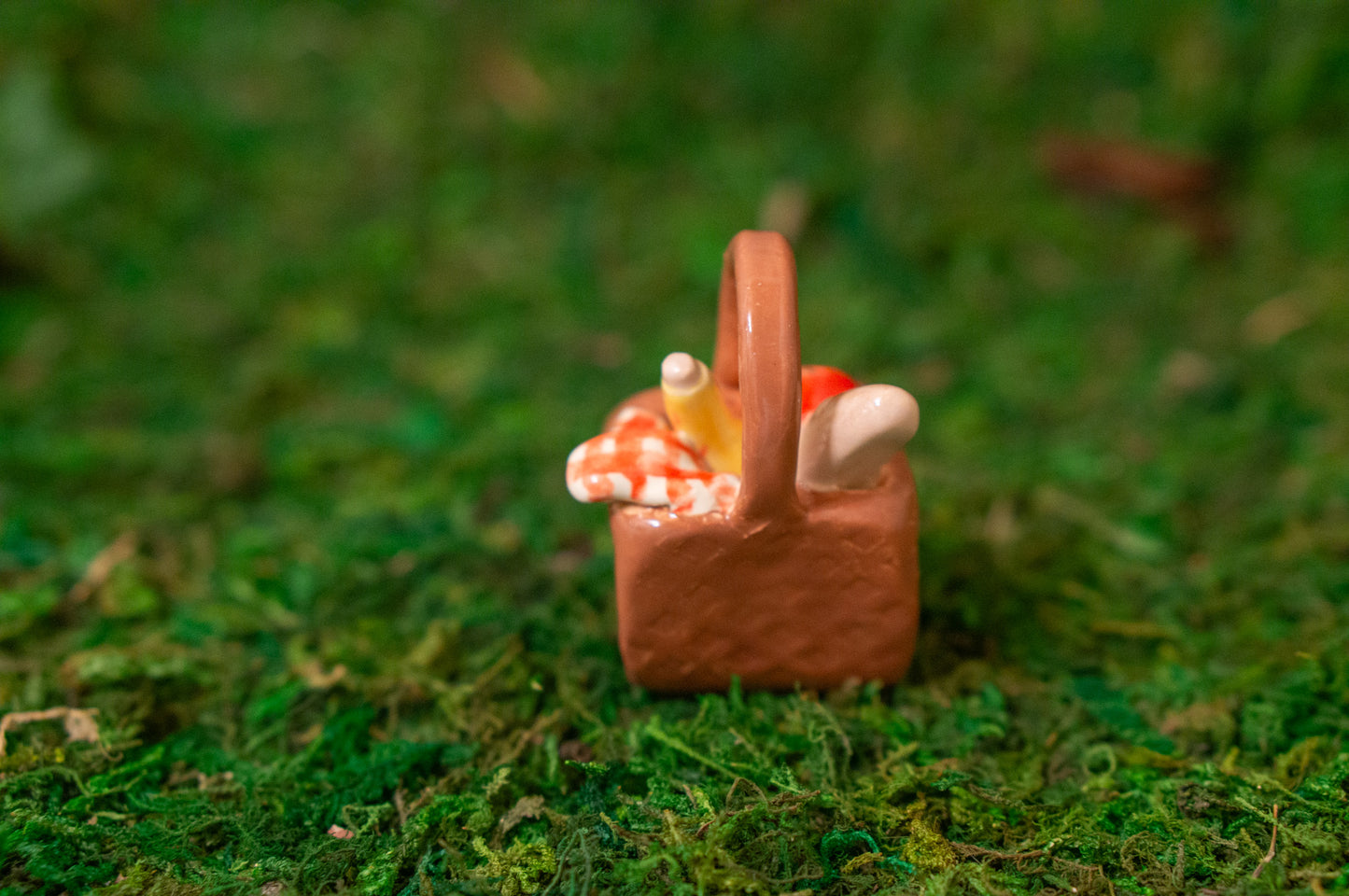 Tiny Picnic Basket (A)