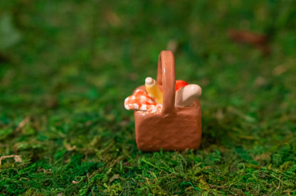 Tiny Picnic Basket (A)