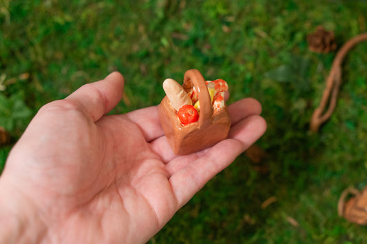 Tiny Picnic Basket (A)